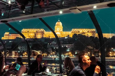 Прогулянка на кораблику по Дунаю з вечерею