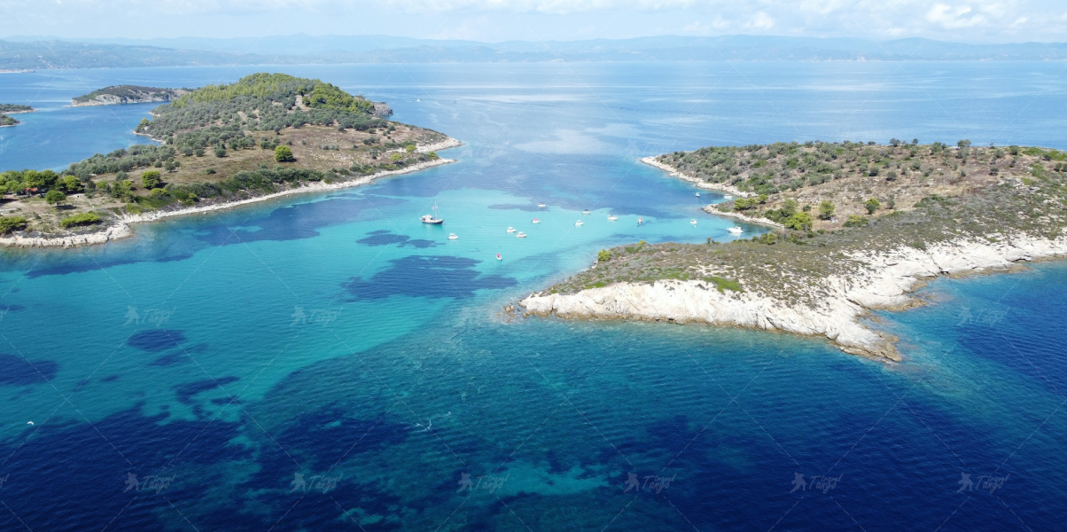 Острів Діапорос та Блакитна лагуна: морська казка Сітонії Зображення-3