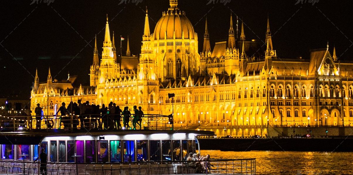 Прогулянка на кораблику по Дунаю з вечерею Зображення-1